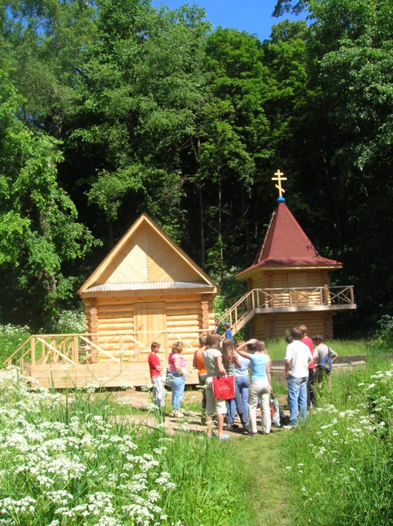 Schoolchildren at Sytny Klyuch