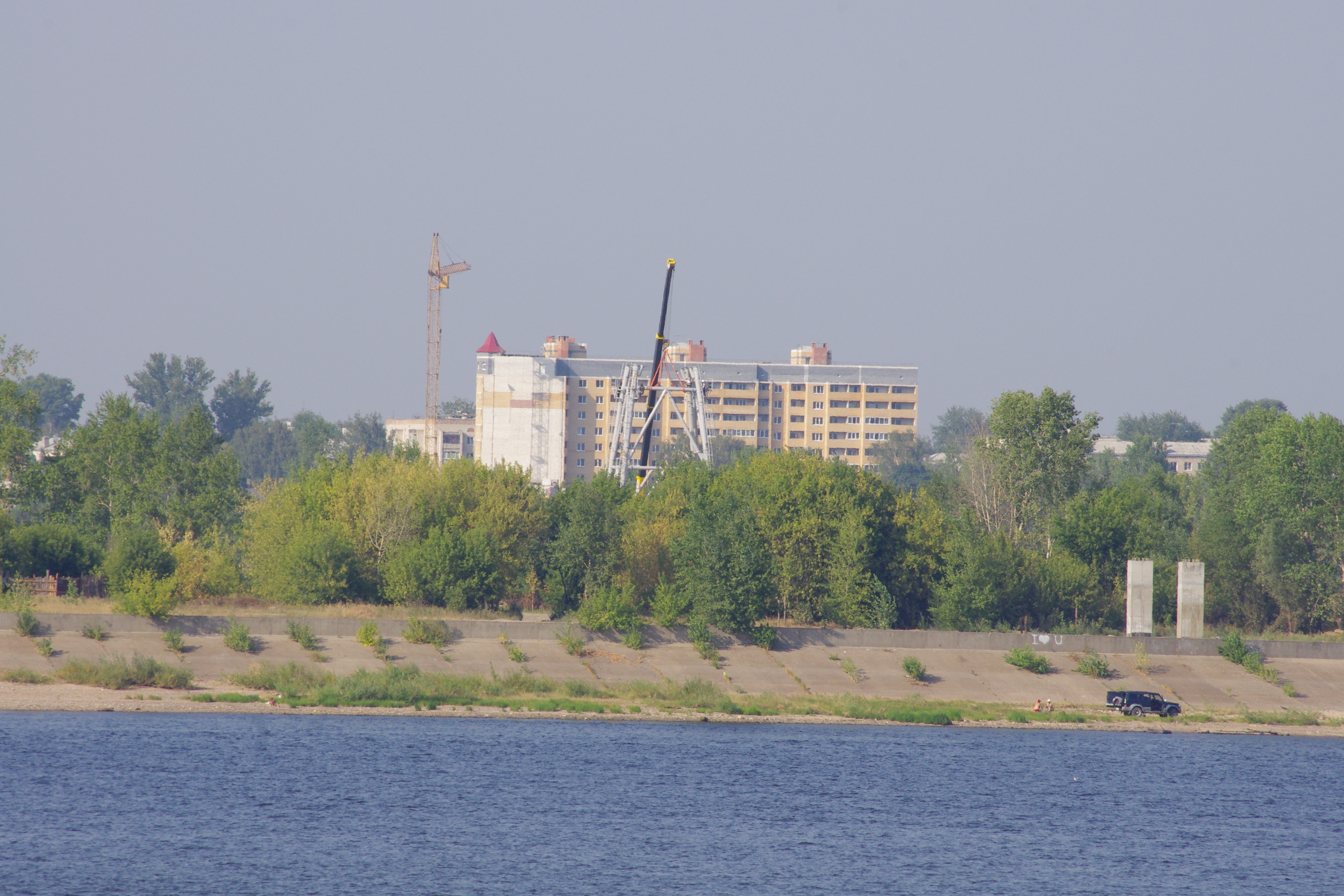 Construction of a support tower on the Bor side