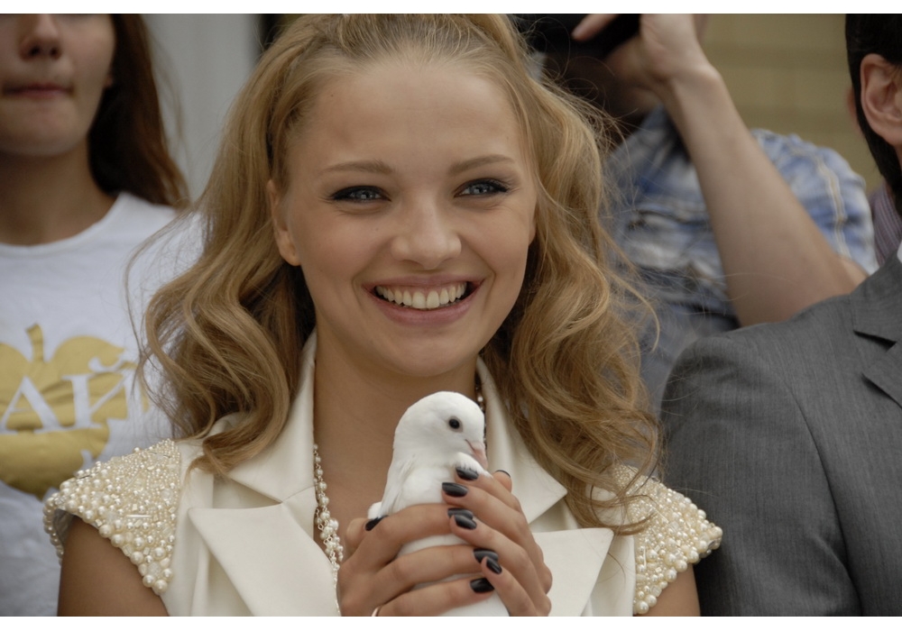 Ekaterina Vilkova. A still from the film "Svadba po obmenu"