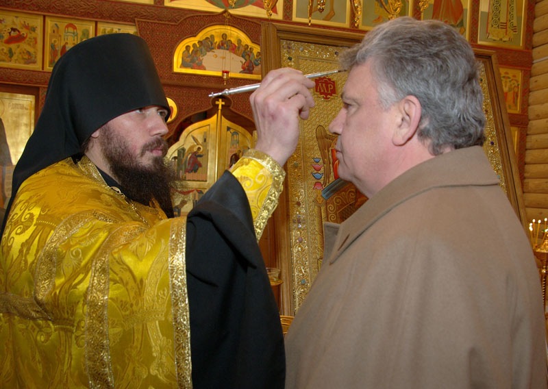 Head of the MVD Academy, Lieutenant General Vyacheslav Kanygin. Anointing with holy oil