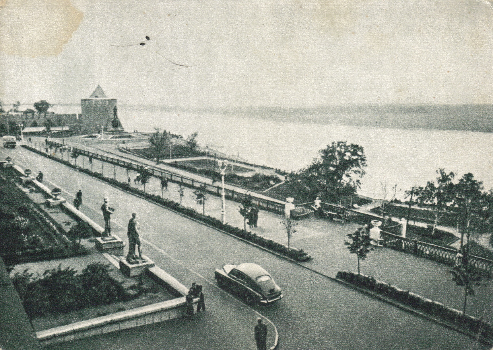 Verkhne-Volzhskaya Embankment in the Soviet era