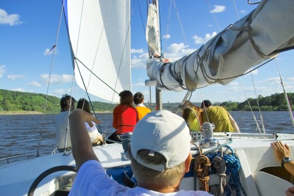 A tourist cruise aboard the "Martin" along the Oka . Molitovsky Bridge