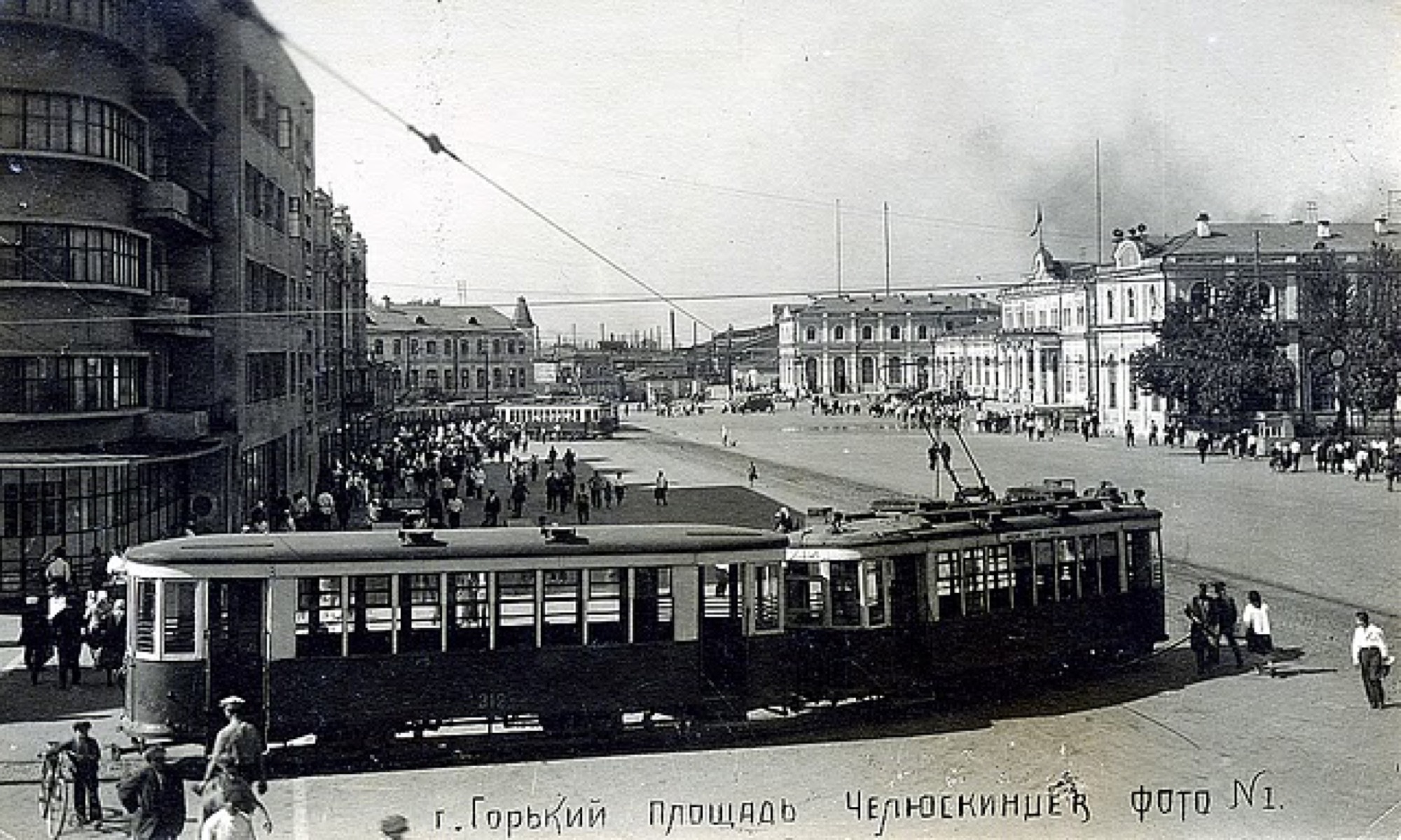 Gorky, Chelyuskintsev Square, tram