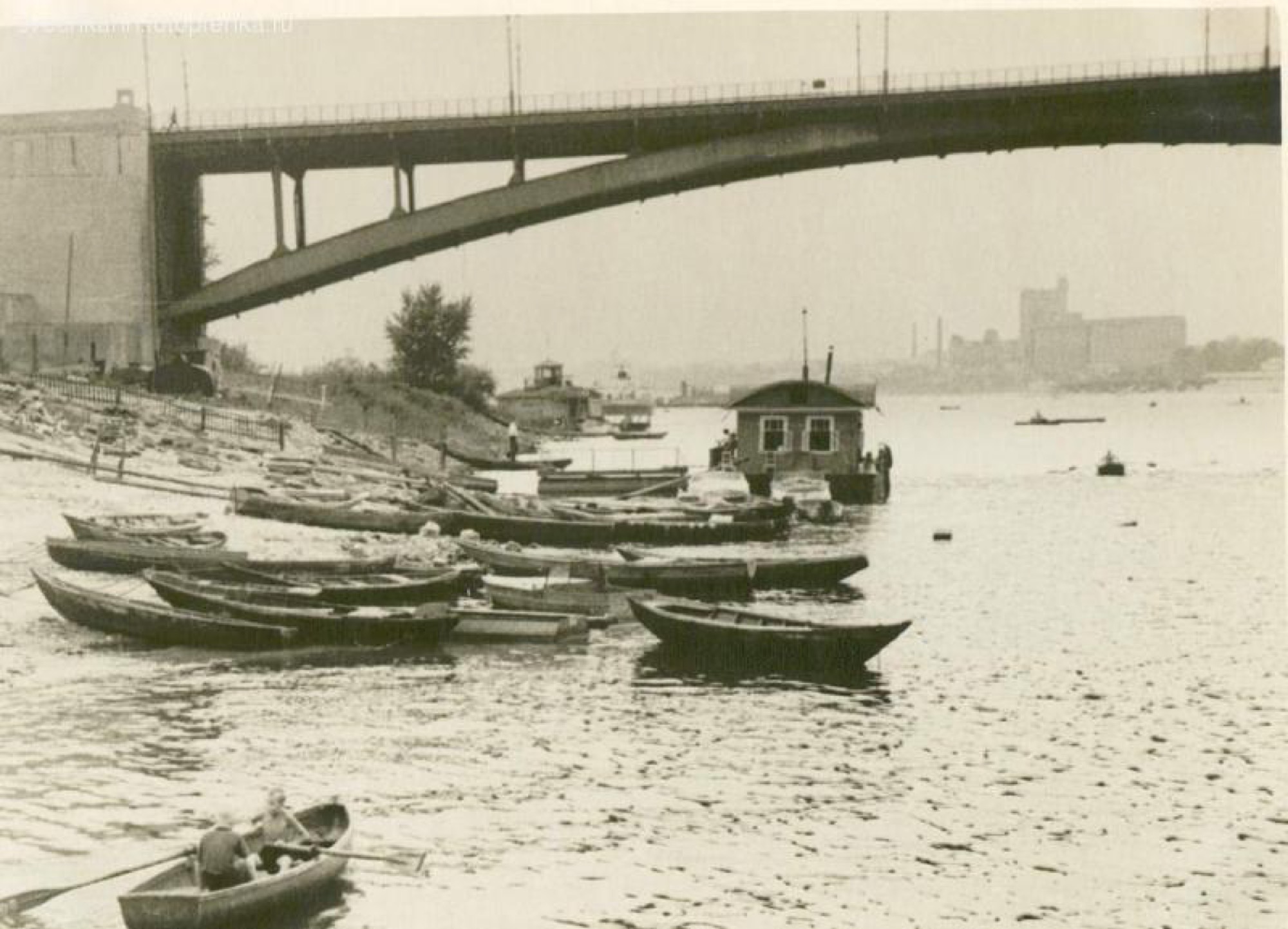 Kanavinsky Bridge, boat mooring, Oka River