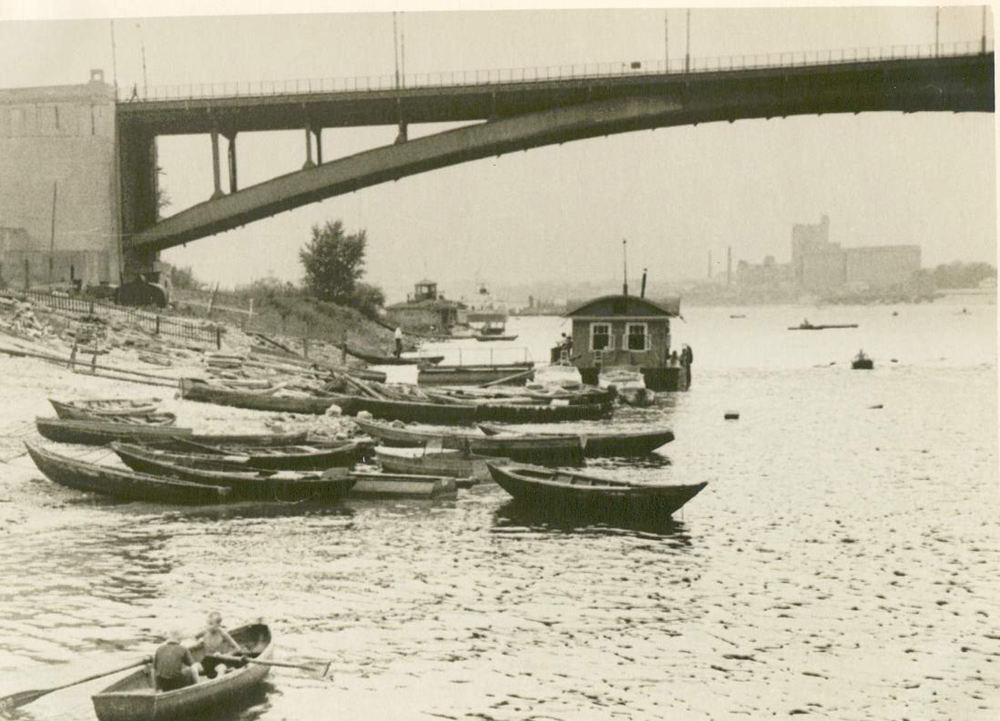 Kanavinsky Bridge, boat mooring, Oka River
