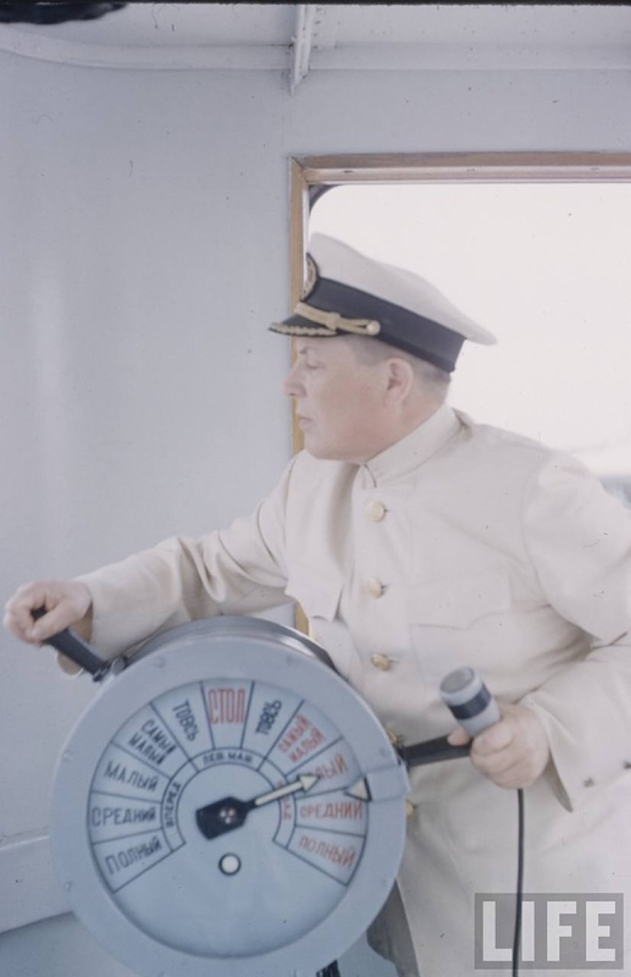 River vessel captain, engine order telegraph
