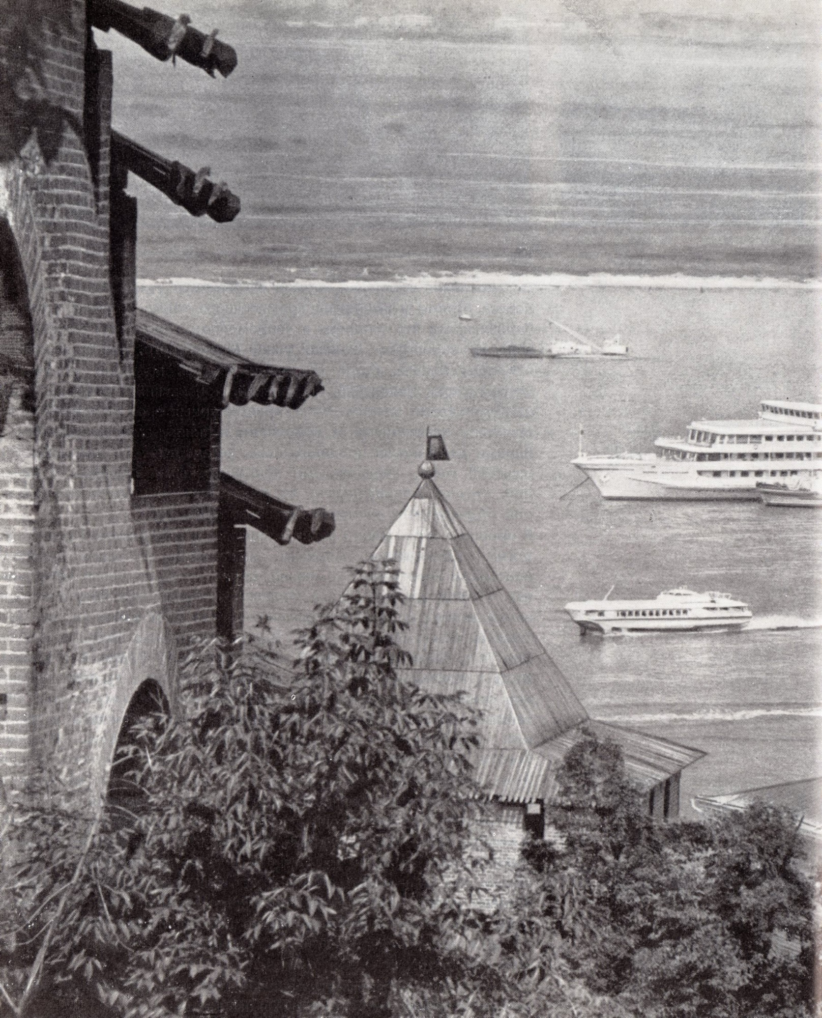 Башня кремля, вид на Волгу. Горький, 1960-е