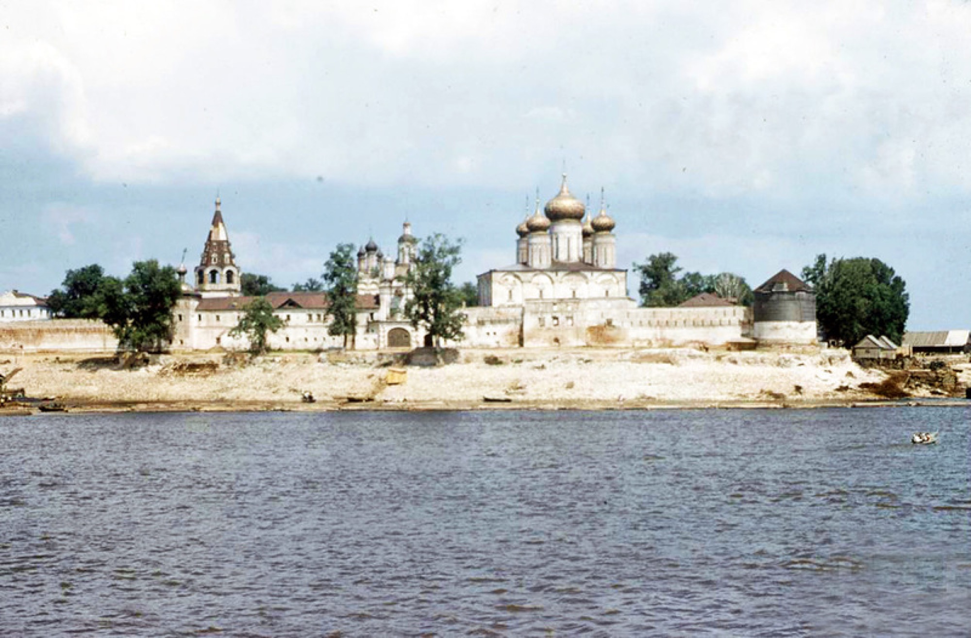 Макарьевский монастырь, вид с Волги. Горький, 1960-е годы