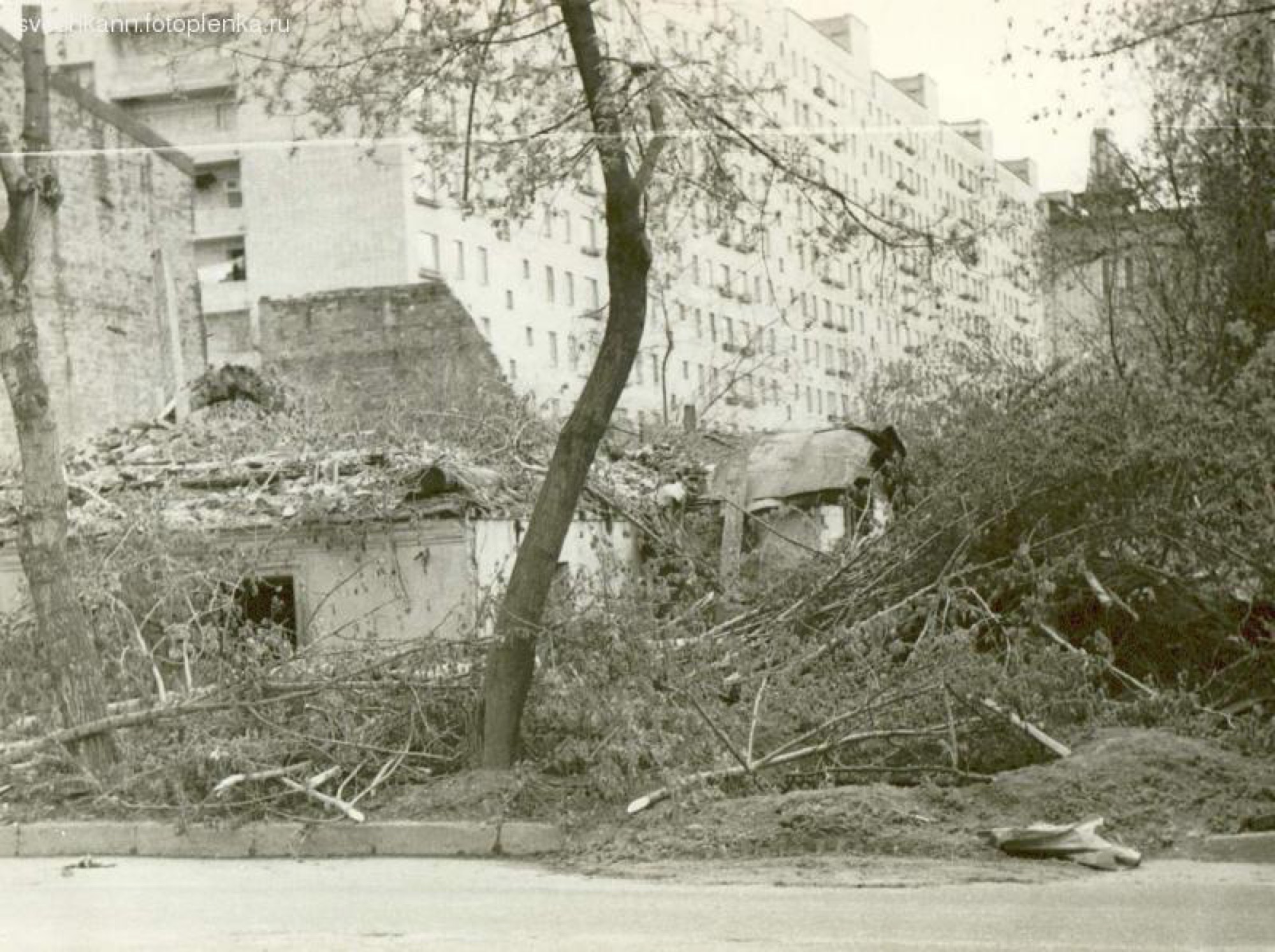 Demolition of dilapidated housing, block reconstruction