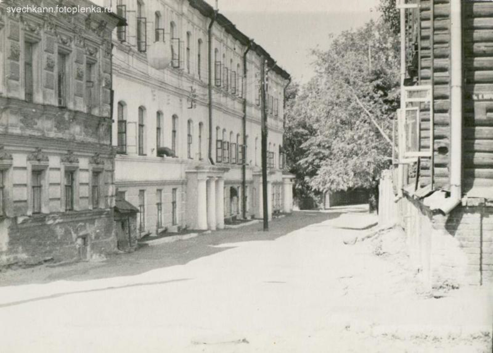 Old street, merchant mansions