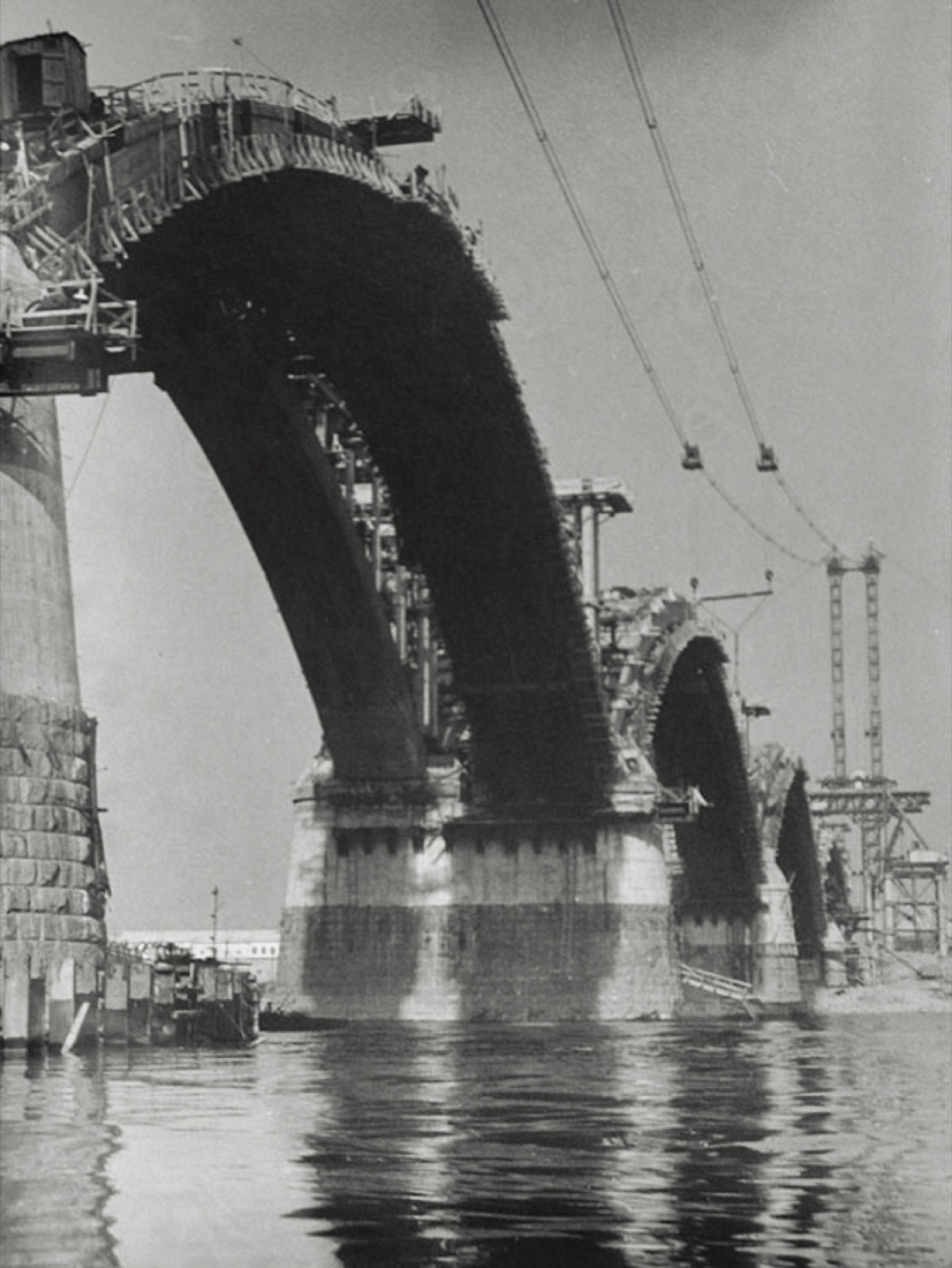 Kanavinsky Bridge or Molitovsky Bridge — construction of a bridge over the Oka or Volga