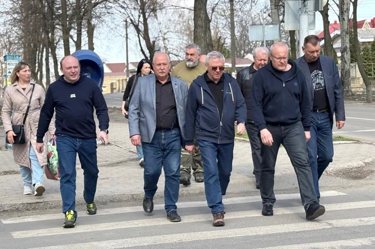 Депутаты Законодательного собрания Нижегородской области во время поездки в ДНР и ЛНР, апрель 2025 года