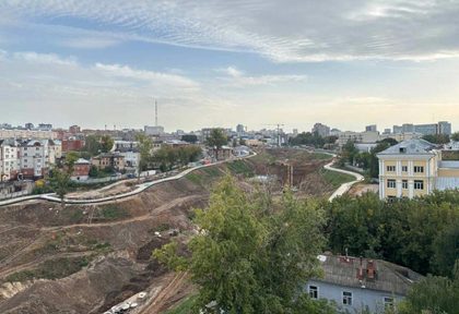 Террасный парк в Почаинском овраге, вид на строительство