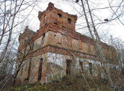 The Obolensky estate in Krasnaya Gorka, ruins of the main building