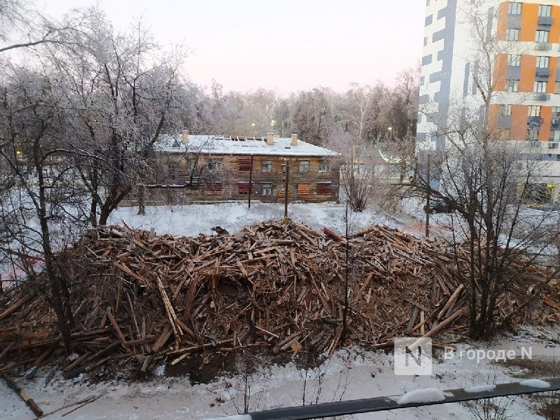 Разобранный аварийный дом в Нижнем Новгороде: расселение ветхого фонда — постоянная тема комитета, который возглавляет Василий Суханов