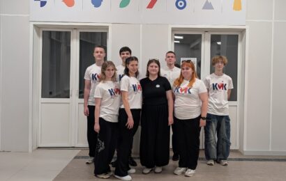Кулебакский металлургический колледж, группа студентов и преподавателя
