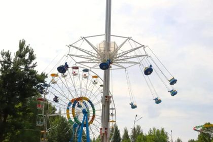 Карусель в Автозаводском парке