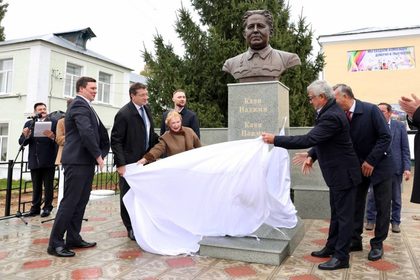 Открытие бюста Кави Наджми в Уразовке