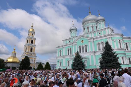 Holy Trinity–St. Seraphim–Diveyevo Convent, a church service