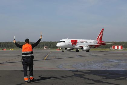 Самолёт Superjet 100 авиакомпании «Волга-Авиа» в аэропорту Нижнего Новгорода
