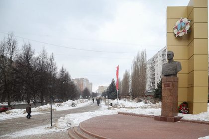 Комфортная городская среда Нижнего Новгорода (озеленённая площадь с памятником и благоустройством)