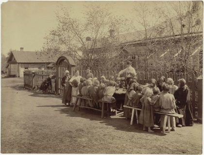Раздача помощи голодающим во время голода 1891–1892 годов в Нижегородской губернии