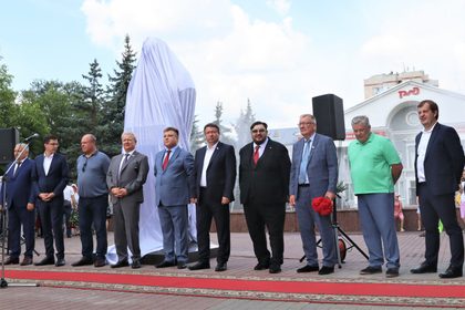 Открытие памятника Омари Шарадзе