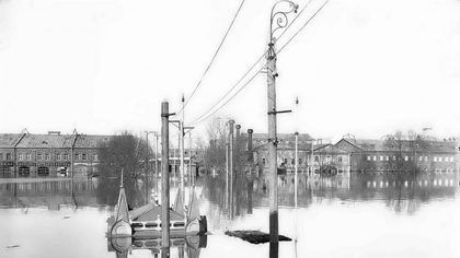 Бульвар Мира, историческая фотография площади с прилегающими зданиями