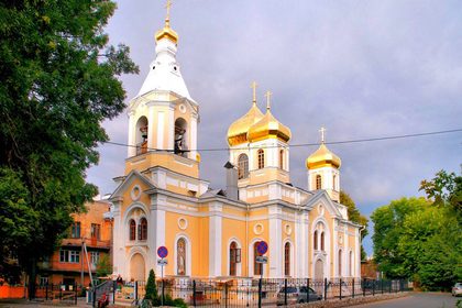 View of the Church of the Moscow Hierarchs from Korolenko Street
