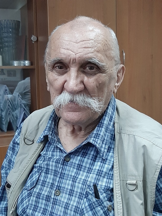 Вячеслав Фёдоров проработал в «Ленинской смене» двадцать пять лет — с 1969 по 1994 год, от литературного сотрудника до специального корреспондента