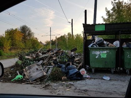 Твёрдые коммунальные отходы на площадке временного хранения