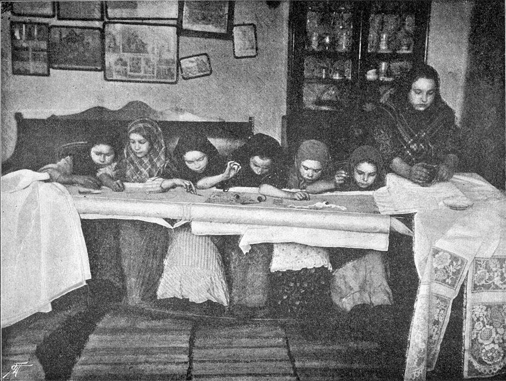 Кустарные промыслы Катунков. Вышивание строчки. 1896 год