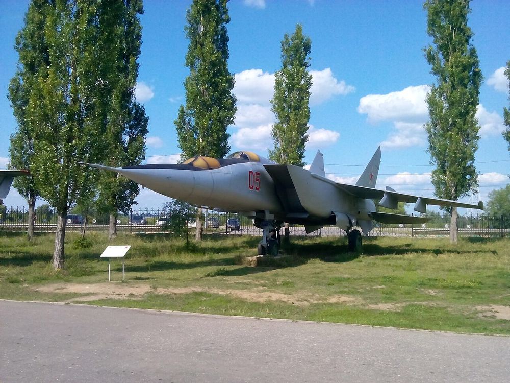 A MiG-25PU two-seat trainer, the version of the MiG-31's predecessor used for training, at Victory Park in Nizhny Novgorod, 2016