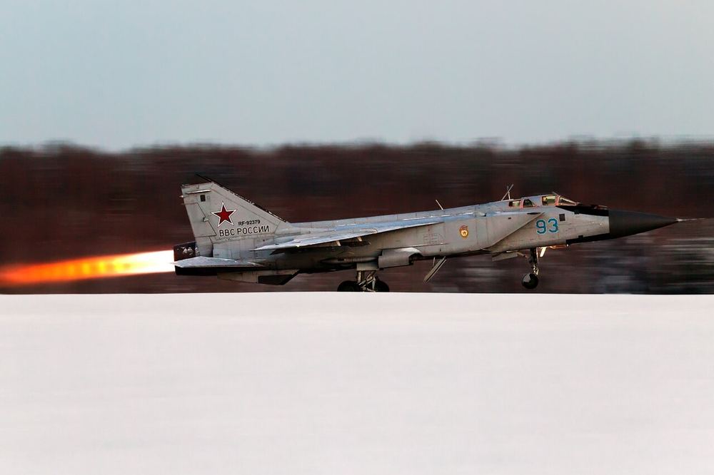 A MiG-31 taking off at Savasleyka air base in the Nizhny Novgorod Region, January 2013