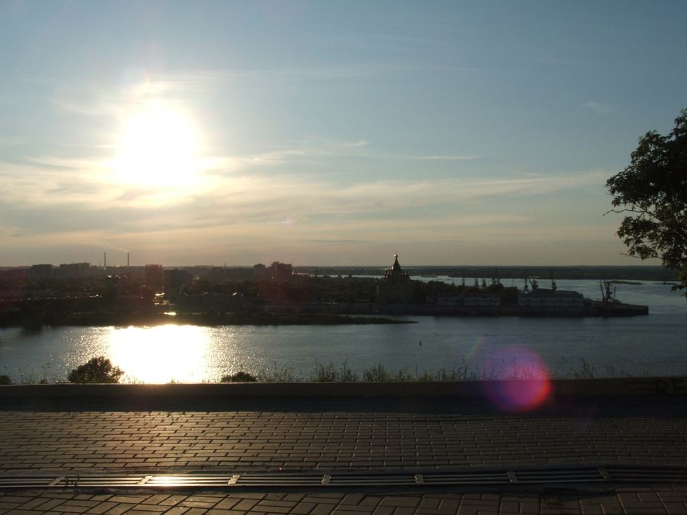 Ока, впадающая в Волгу в Нижнем Новгороде