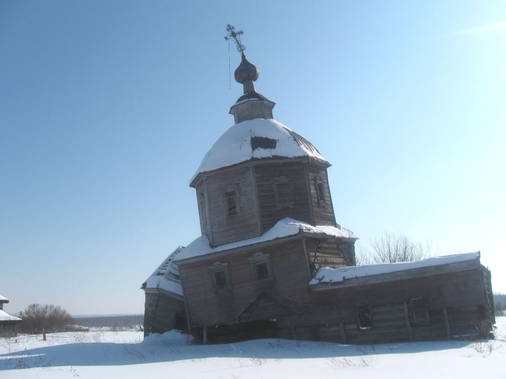 Петропавловская церковь в Шокине. Храм обрушился 8 мая 2012 года