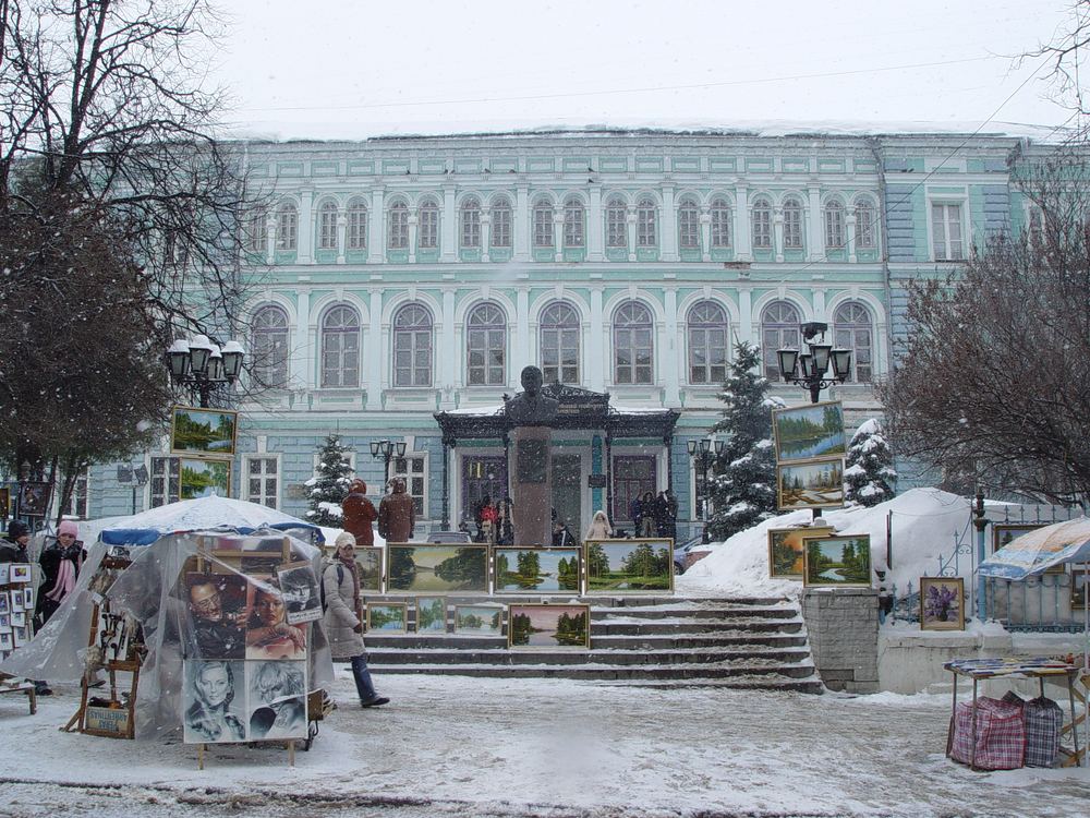 Одно из старейших университетских зданий на Большой Покровской