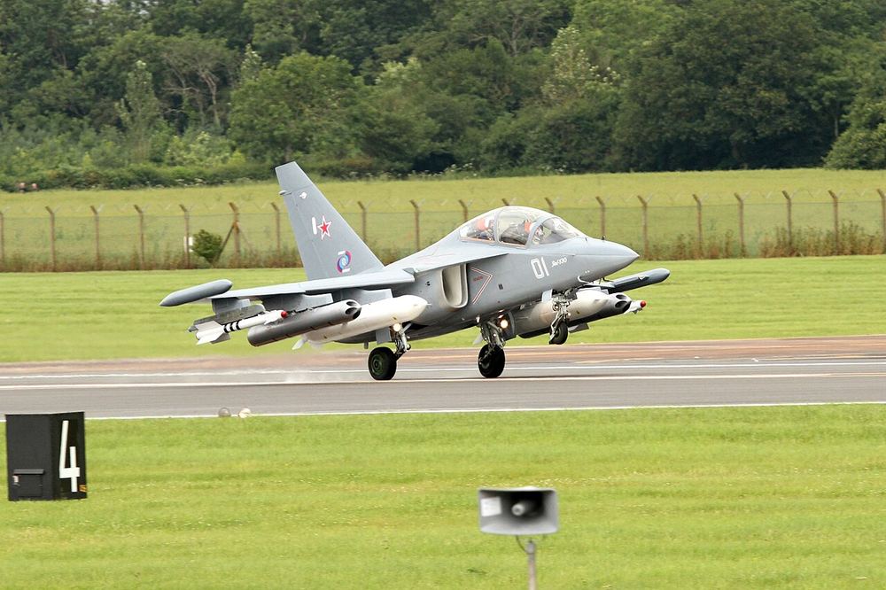 Российский Як-130 на авиашоу Royal International Air Tattoo в Фэрфорде, Англия, июль 2012 года