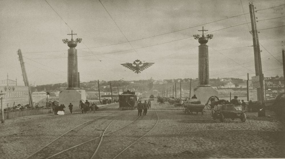 Вид от Ярмарки на наплавной мост через Оку