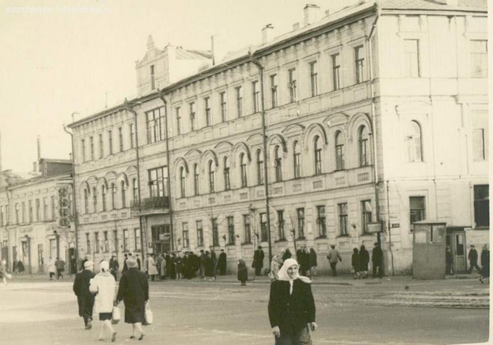 Прохожие на Большой Покровской. Горький, 1960-е годы