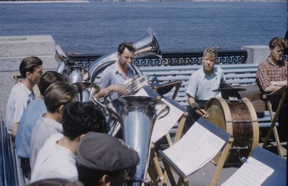 Духовой оркестр на набережной Волги. Горький, 1960-е