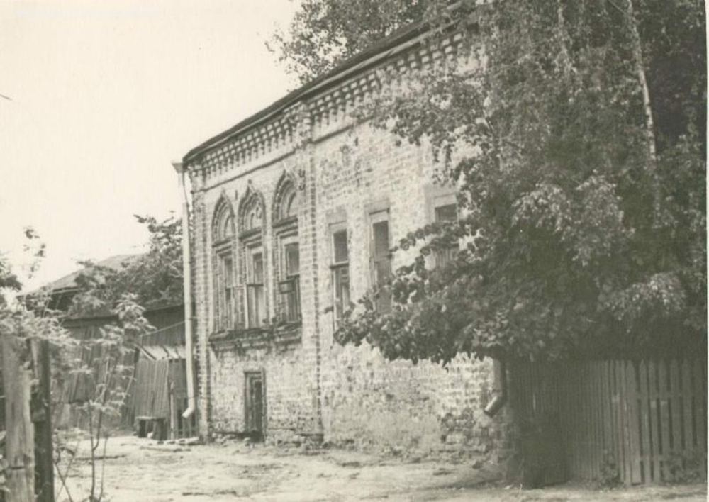 Купеческий кирпичный особняк старый двор