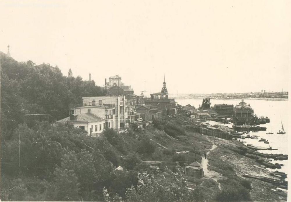  Pier, riverbank, early 20th century