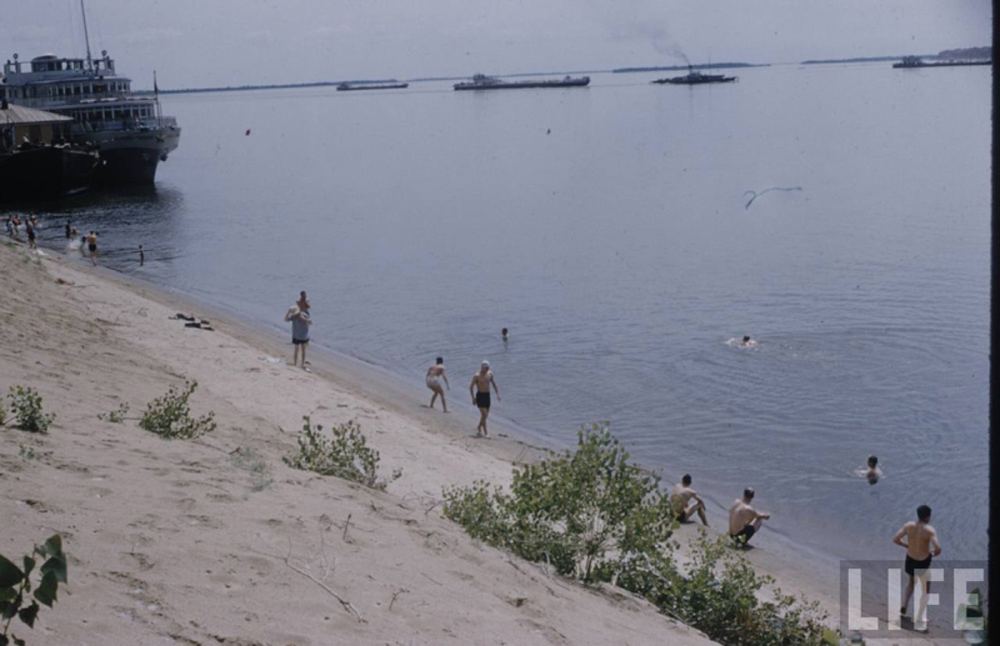 Волжский пляж пароход купание 1950-е