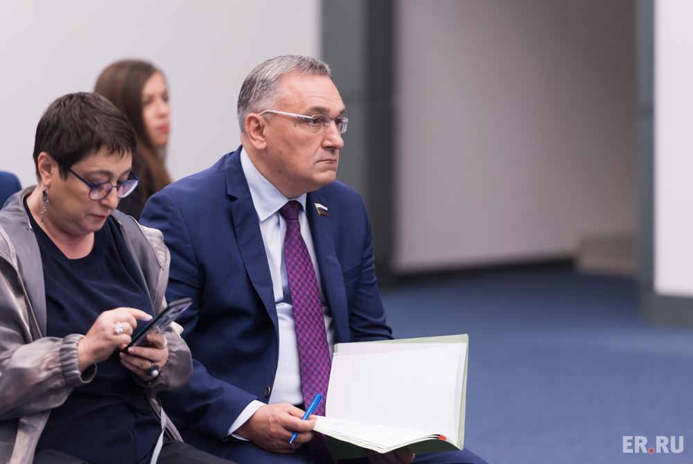 Василий Суханов на заседании