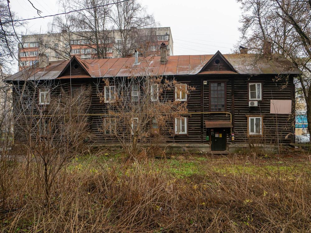 Из фоторепортажа «Советский район: уходящая натура» — деревянный дом в районе площади Сенной