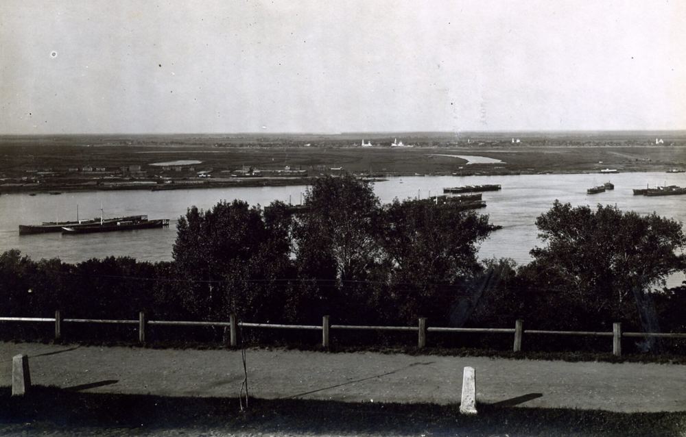 Верхне-Волжская набережная у Казанского съезда, вид на Бор