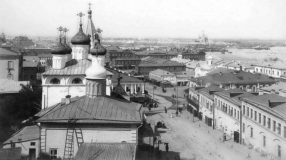 Rozhdestvenskaya Street and the Strelka from the Ivanovskaya Tower. M. P. Dmitriev, late 19th century
