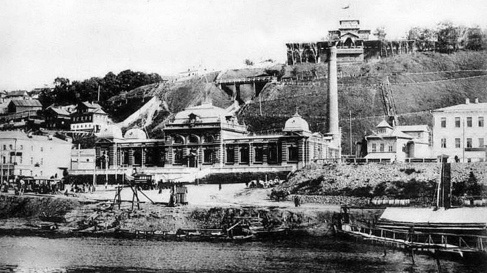 The power station and the Pokhvalinsky elevator. A. O. Karelin, 1902
