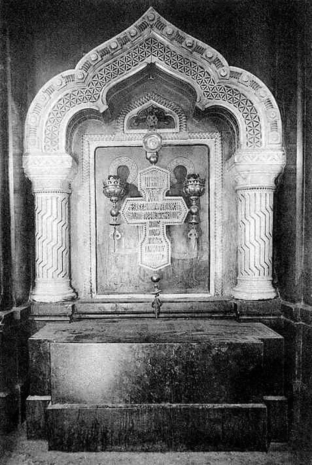 The tomb of Minin in the cathedral. M. P. Dmitriev, 1912